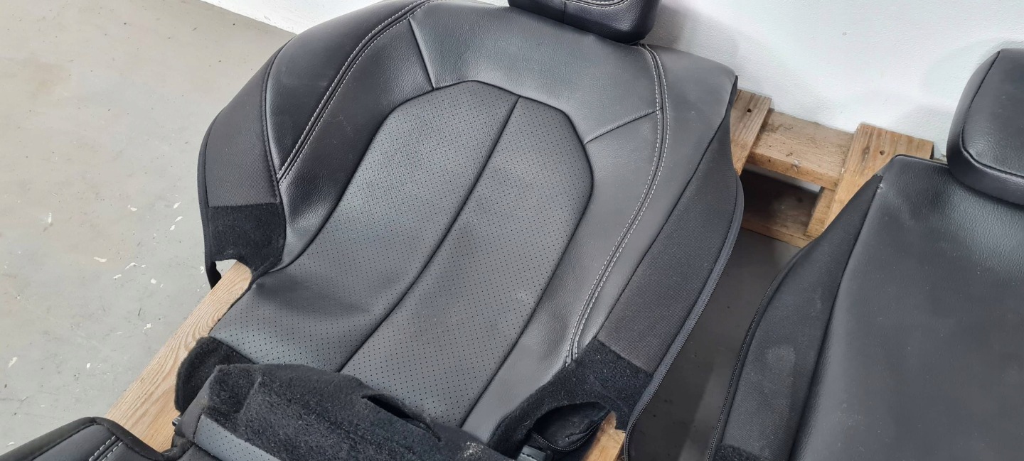 Chrysler Pacifica 2022 lemez üllés bőr 3 RZAD ZAGLOWKI far hátsó