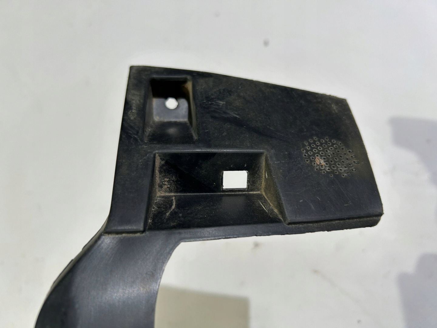 support holder lights of a bumper left front Jeep Grand Cherokee WL 2021
