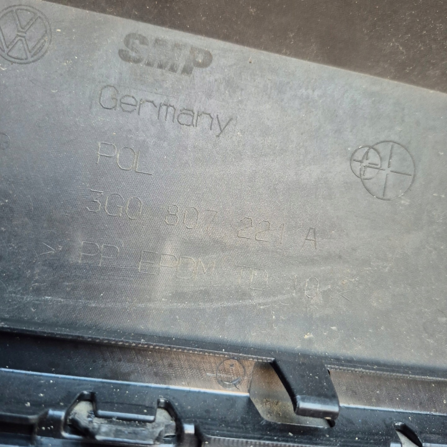 VW PASSAT B8 3G0 HIGHLINE 14- bumper front front PDC 3G0807221A
