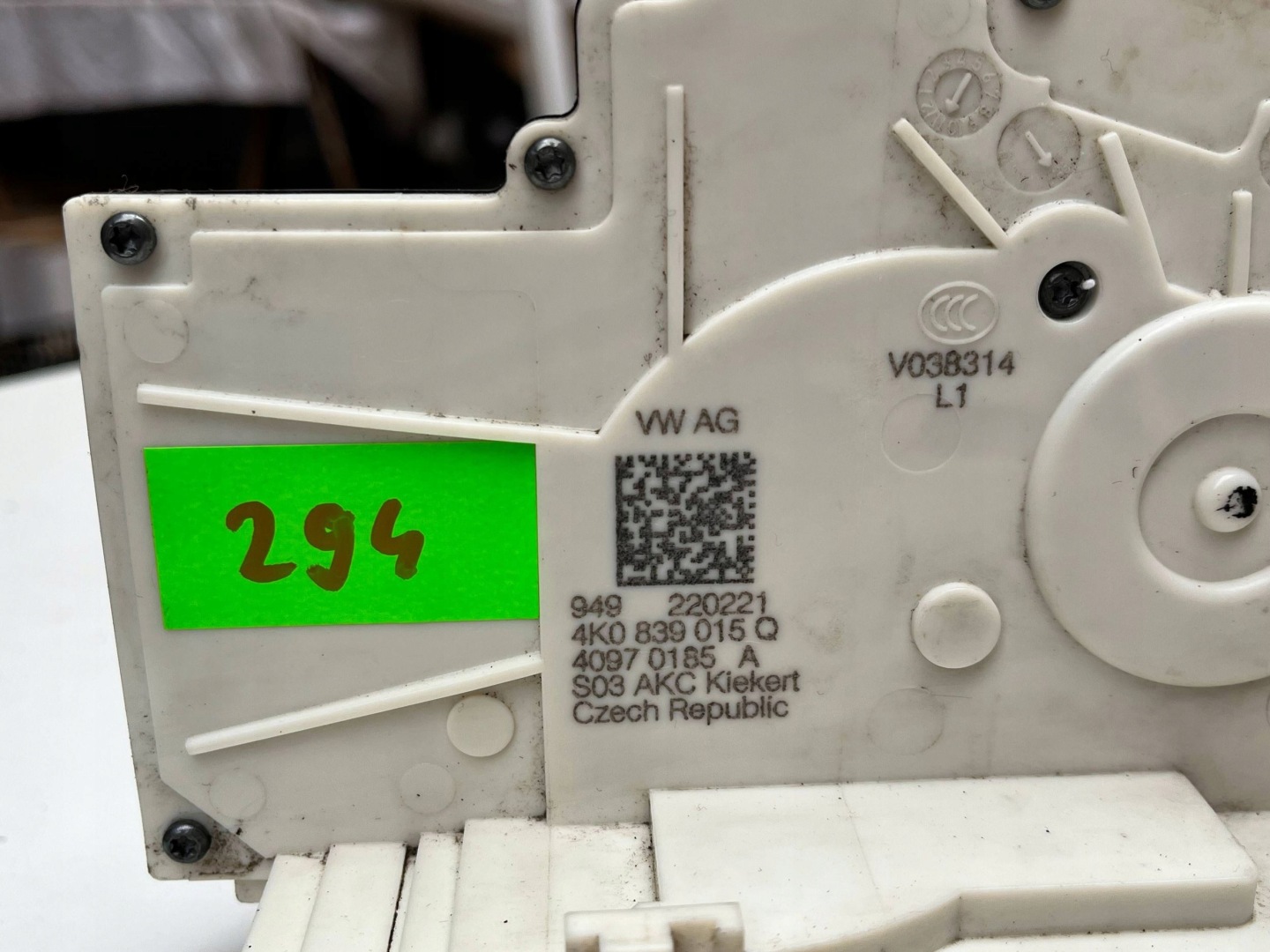 AUDI Q8 lock door left rear part 4K0839015Q !J