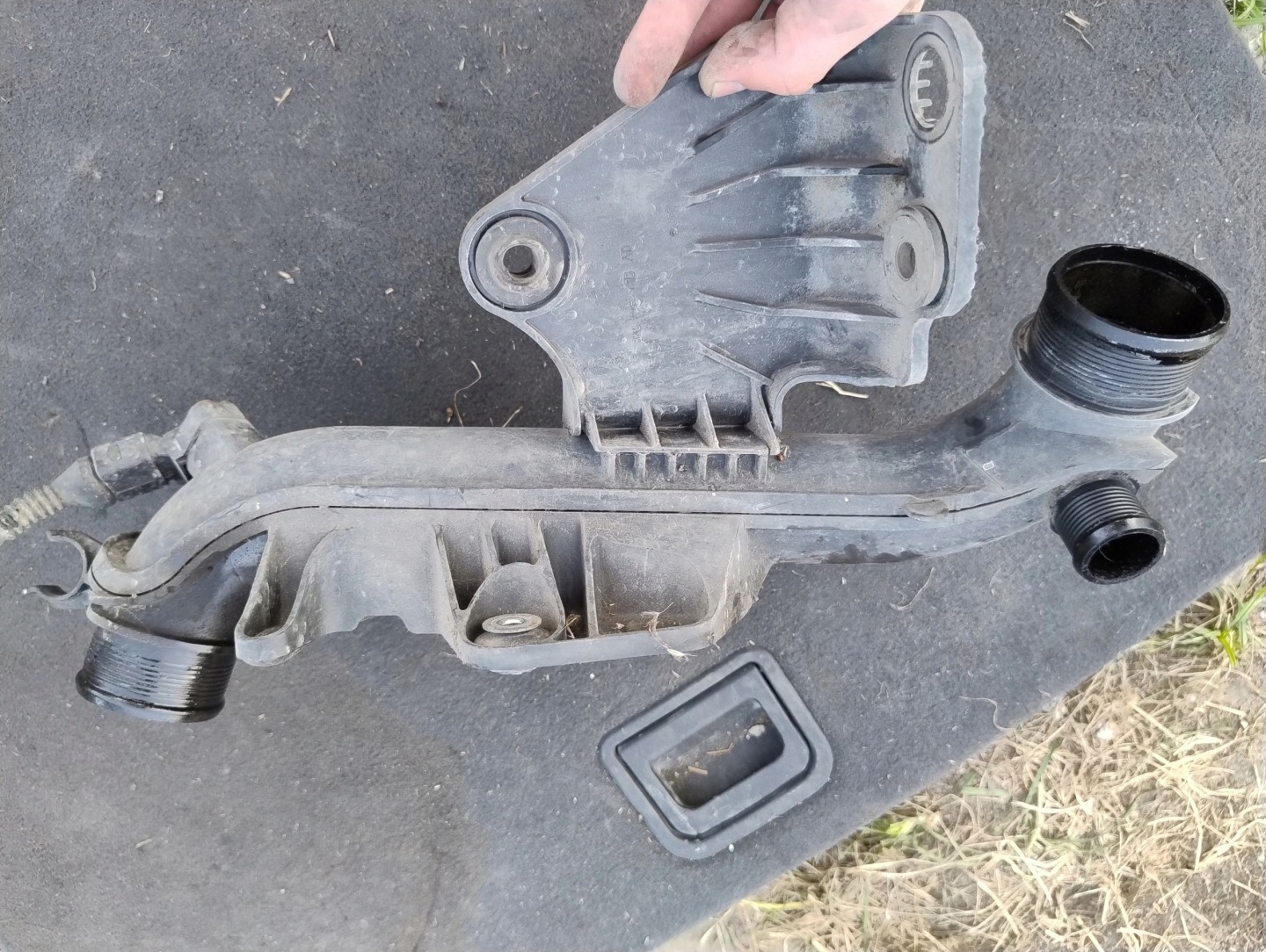 trouba hadice intercoolera AUDI A4 B8 A5 8T 8K0145673AD