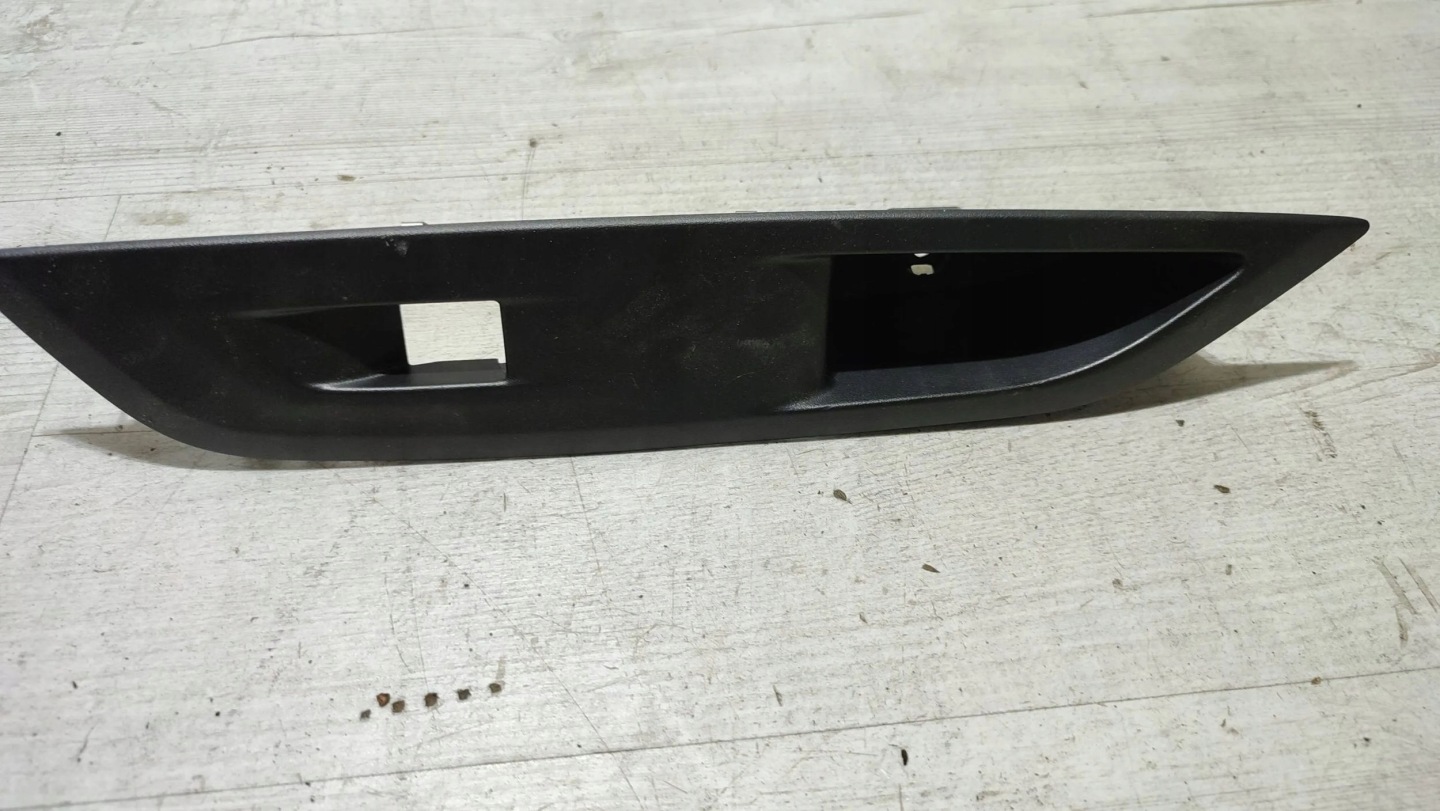 Peugeot 208 II 23r 1.2 front side right cover przycisku windows