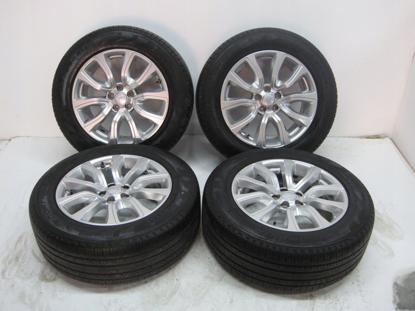 wheels discs tyres Range Rover Evoque R18 5MM M+S