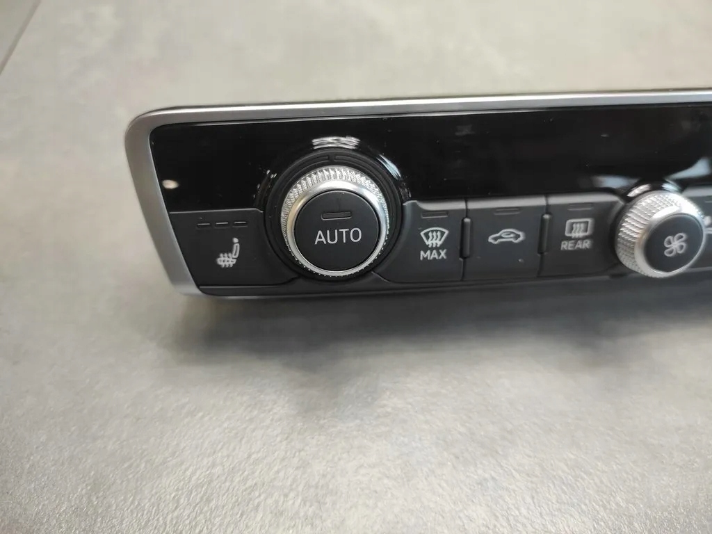 Audi A3 8V Unite commande clima 8V0820043Q