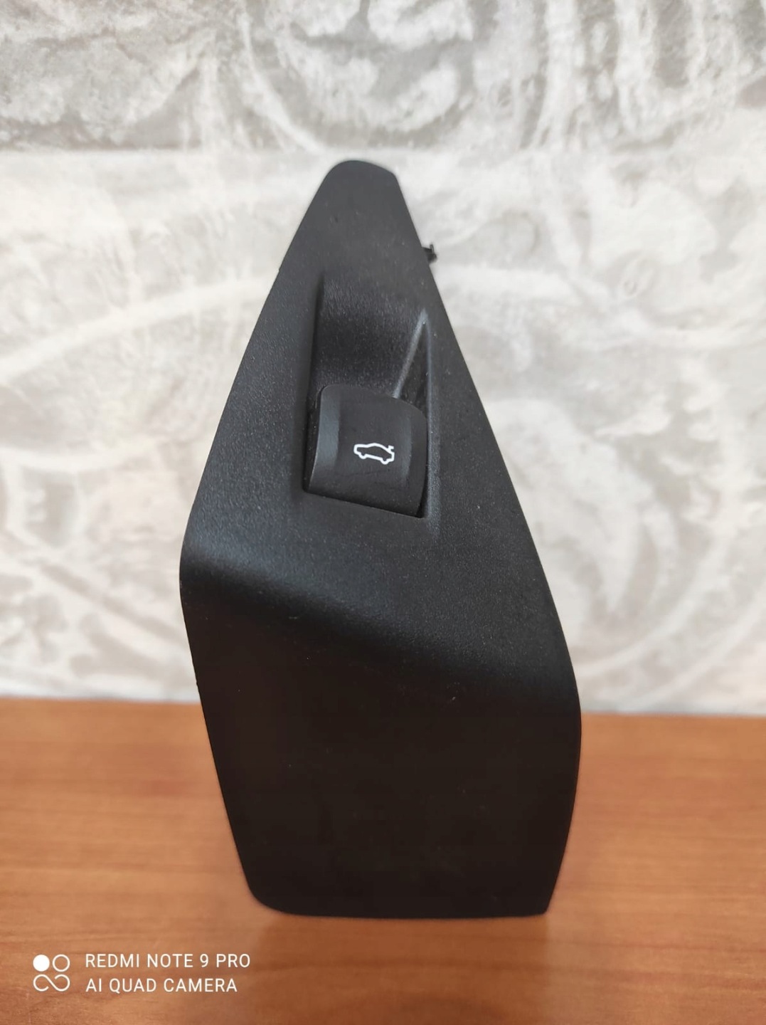 Bouton panel pour l’ouverture du capot BMW 8 G14