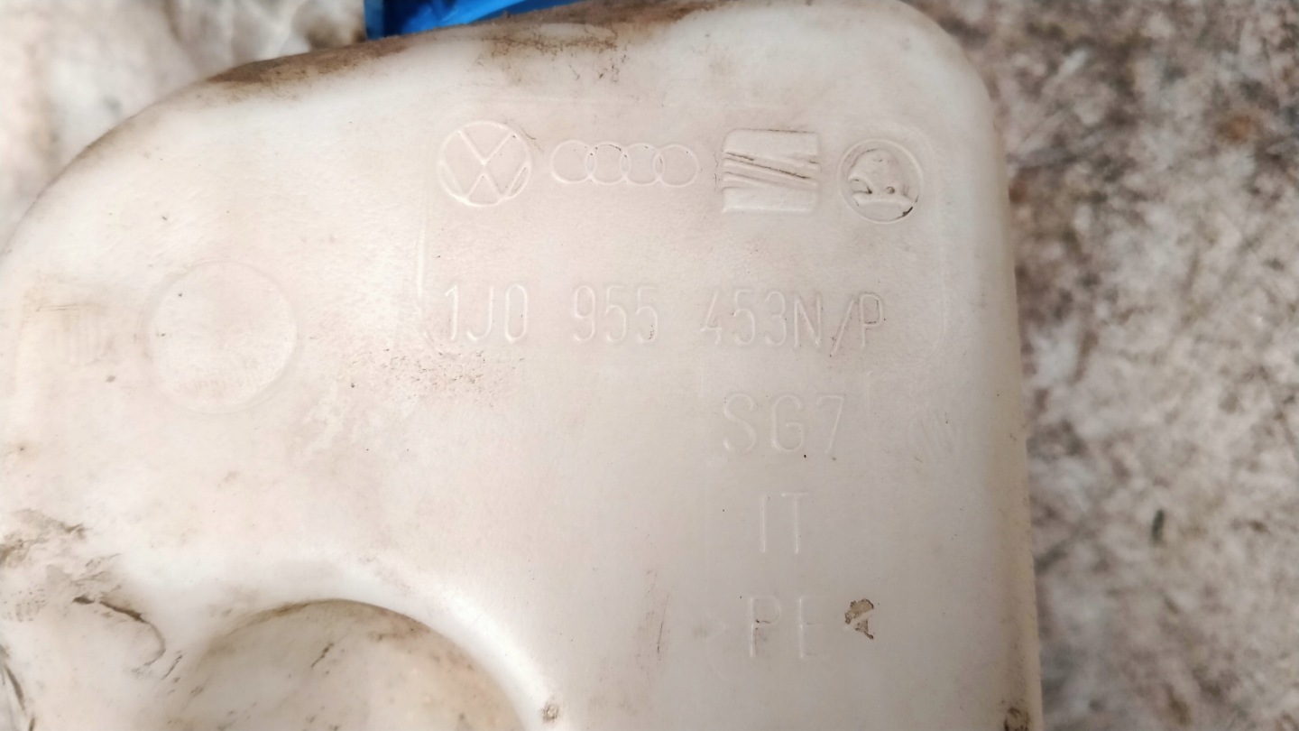skoda Octavia and washer fluid tank 1J0955453
