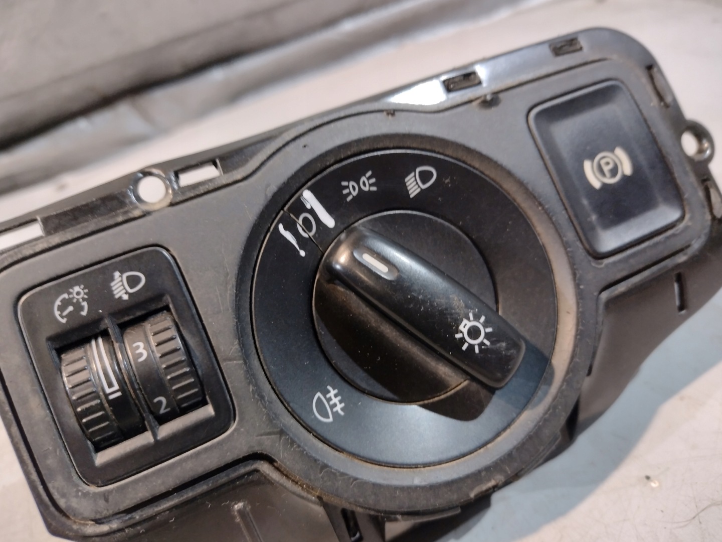 interruttore luci Volkswagen Passat B6