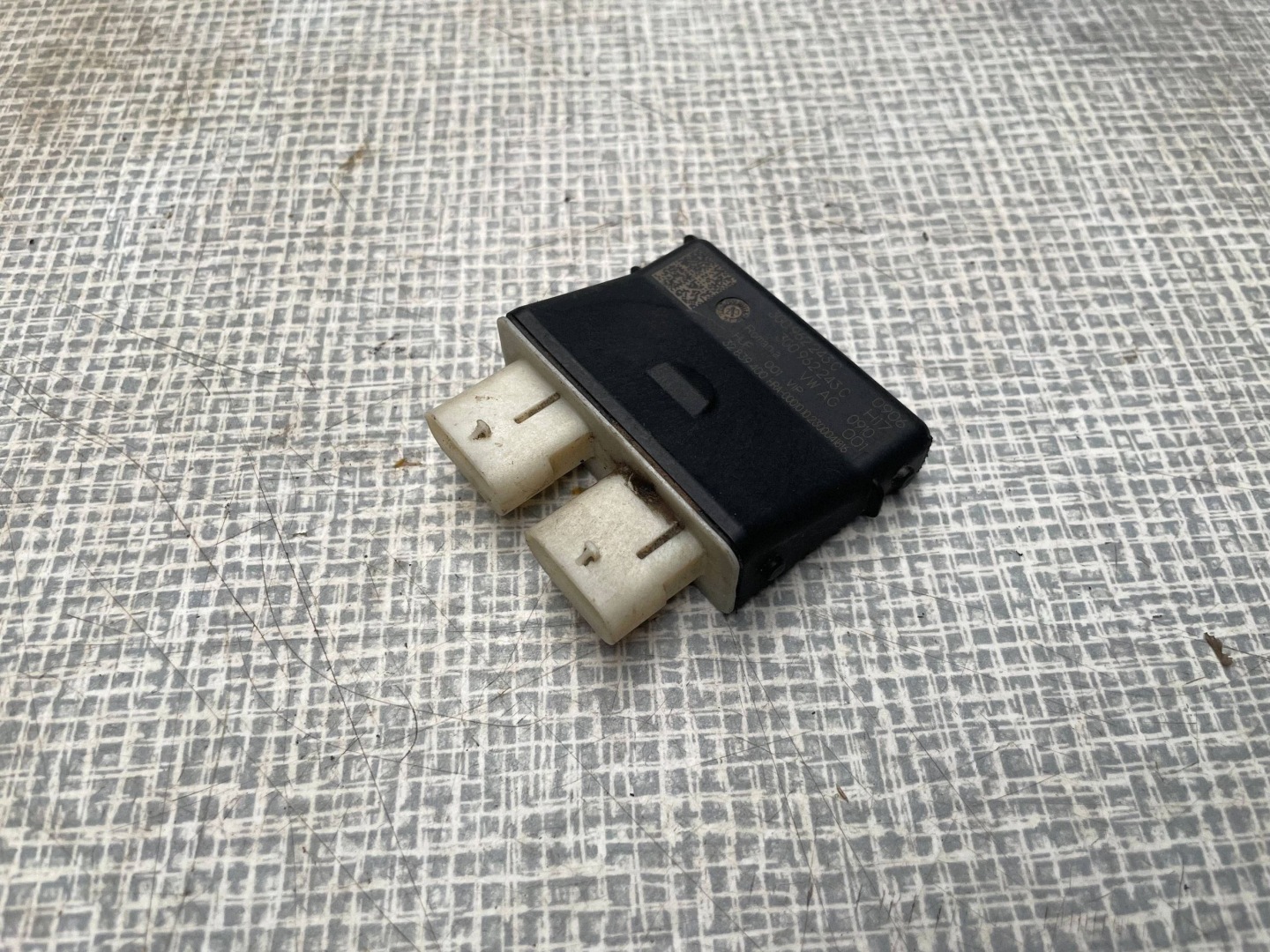 VOLKSWAGEN PASSAT B8 module bonnet boot 3G0962243C @M