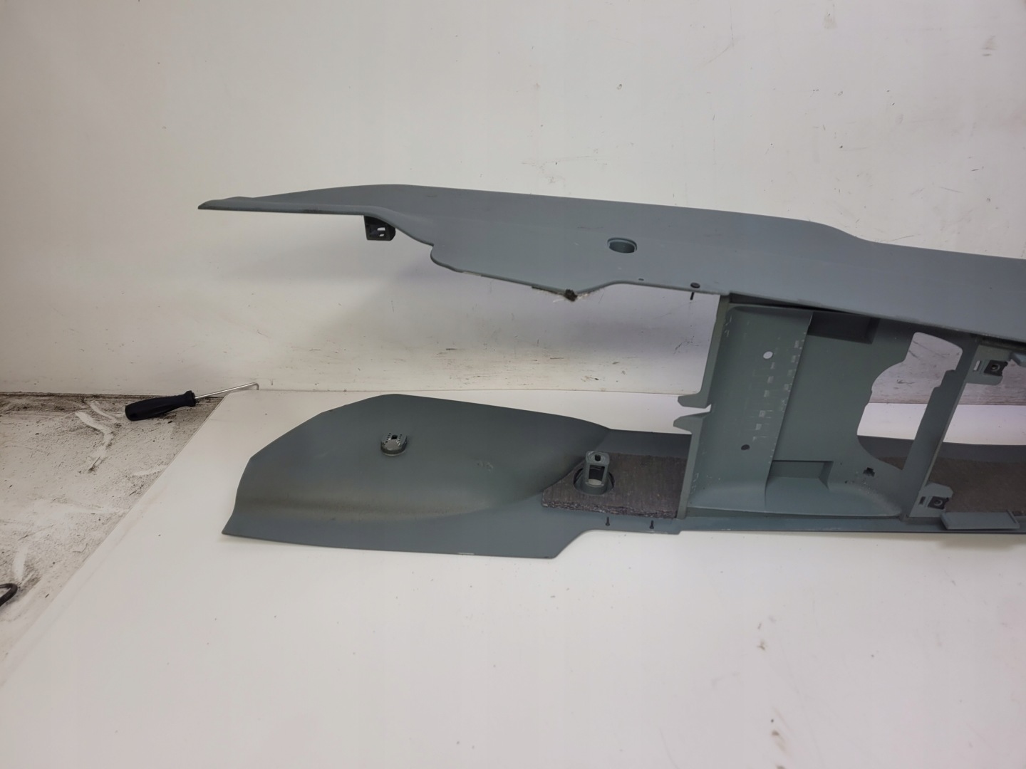 TUNEL mitte AUDI A3 8P LIFT 2 DIN 8P1863244A