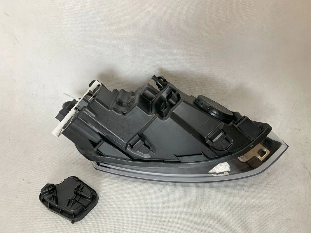 Volkswagen Polo 08-14r Reflektor left light left VW TYC