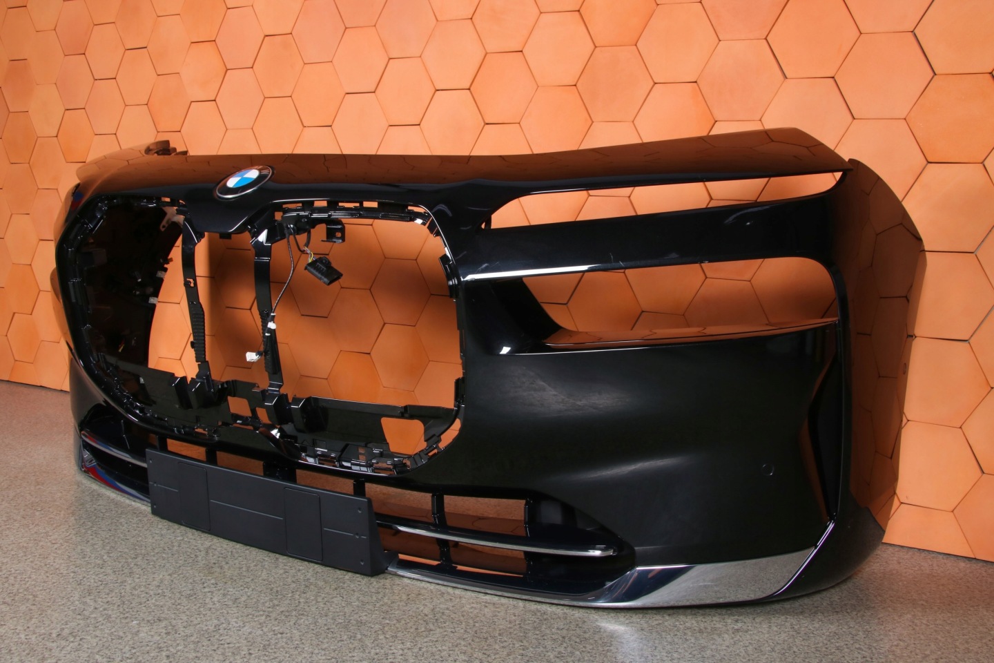 BMW 7 G70 i7 bumper front front colour 475
