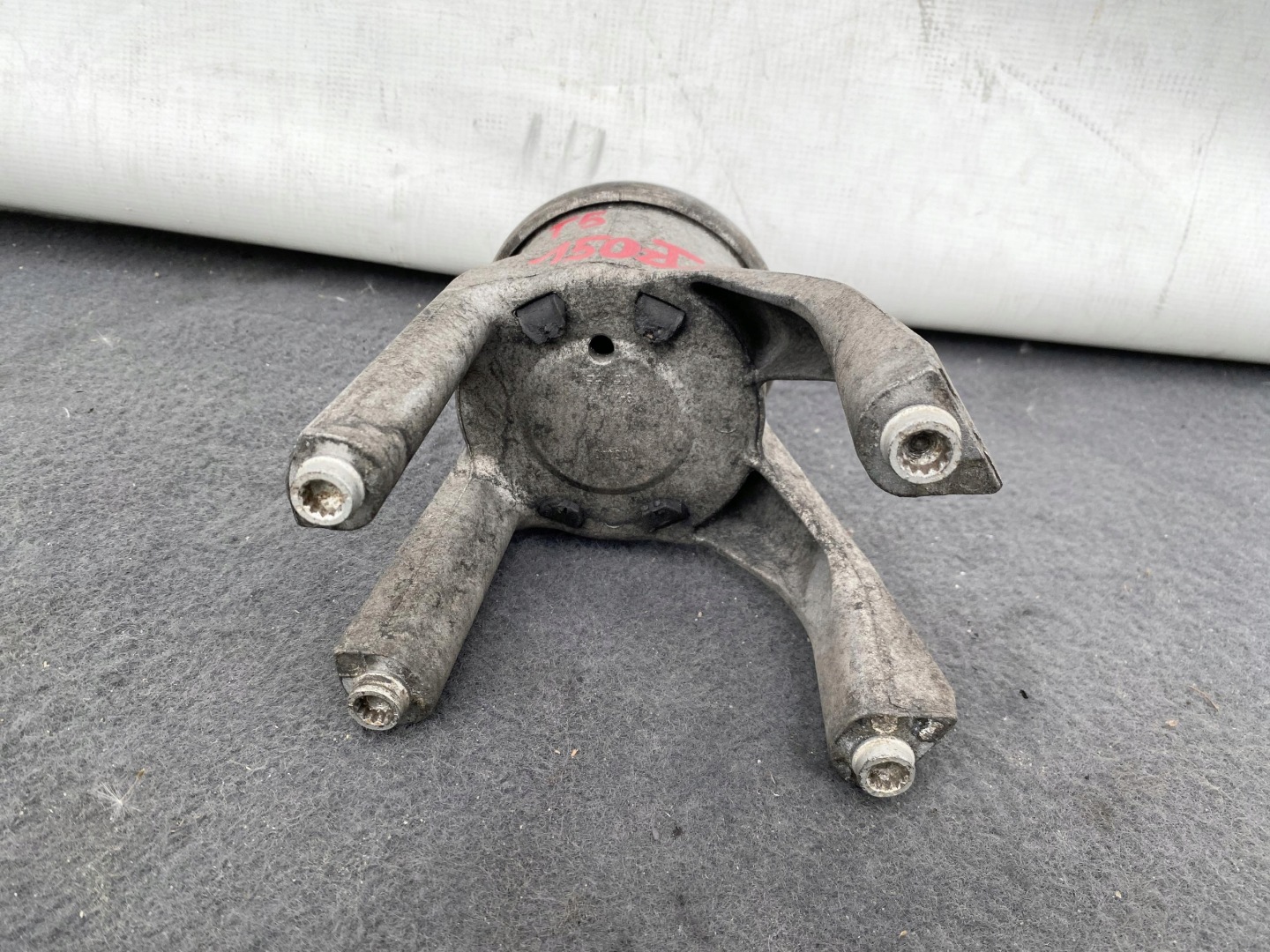 VW T5 TRANSPORTER 2.5TDI holder engine mount originál