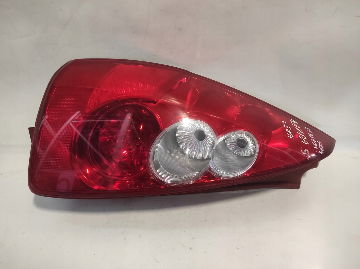 MAZDA 5 V 1 and light left rear light left rear part