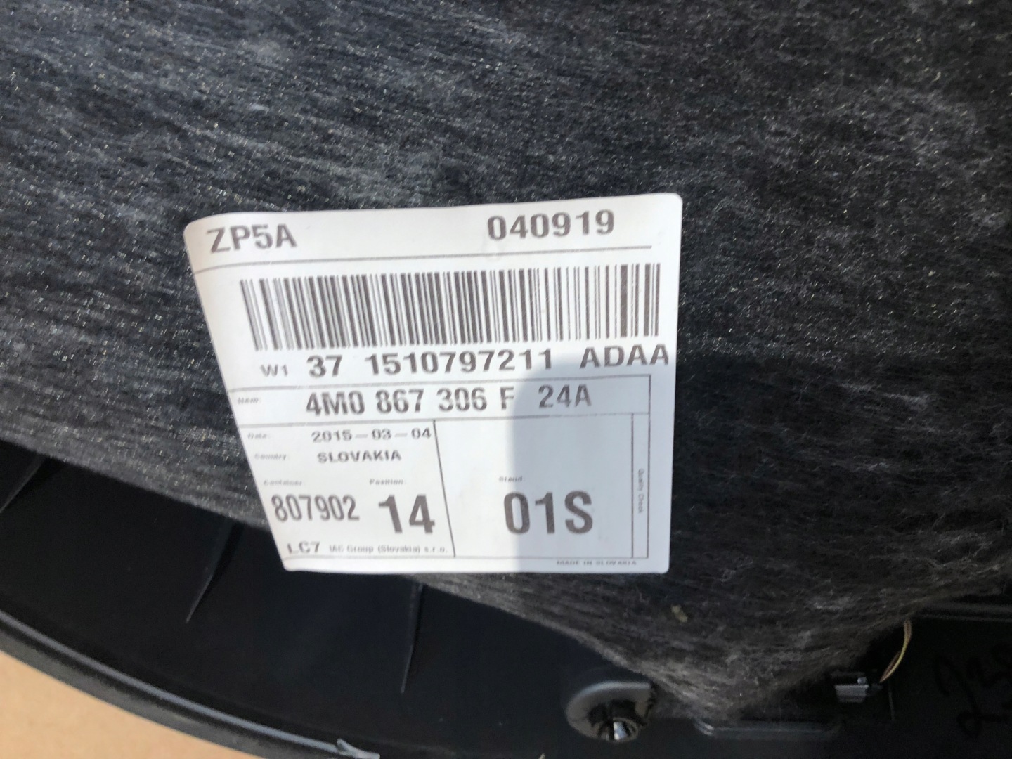 AUDI Q7 4M upholstery side right rear part 4M0867306F