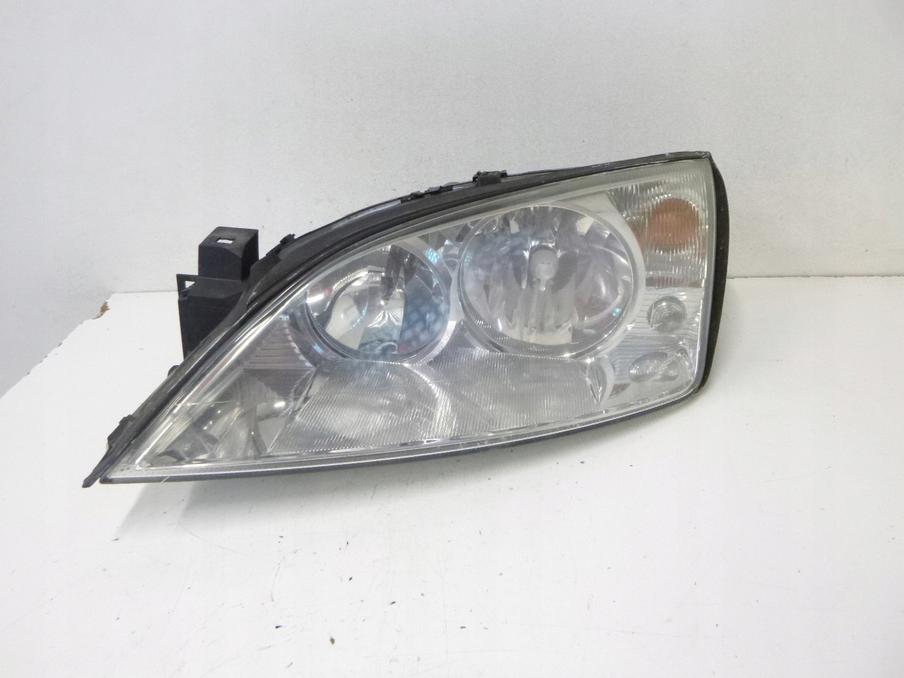 light front Ford Mondeo III 04r.