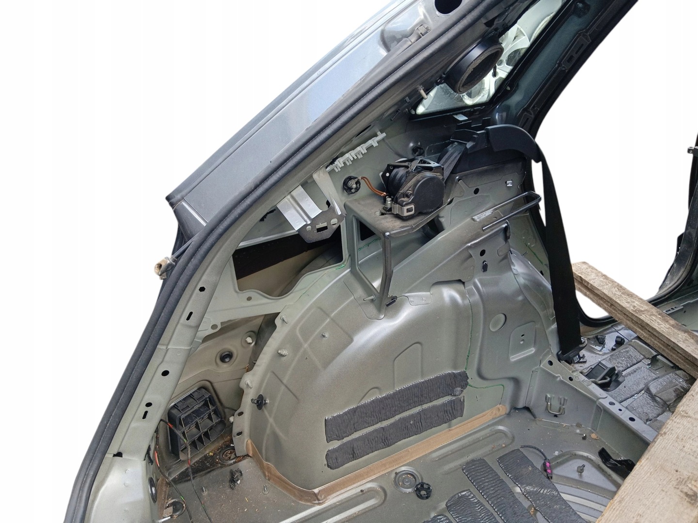 parafango sinistra posteriore AUDI Q3 e 8U (2011-2014) KOD LAKIERU LZ7S