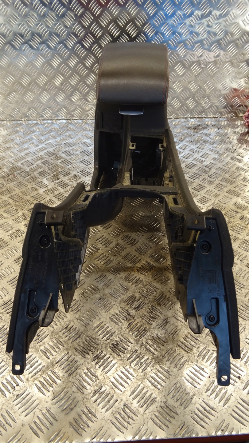 TUNEL central armrest FORD MONDEO MK4 UK nr M153
