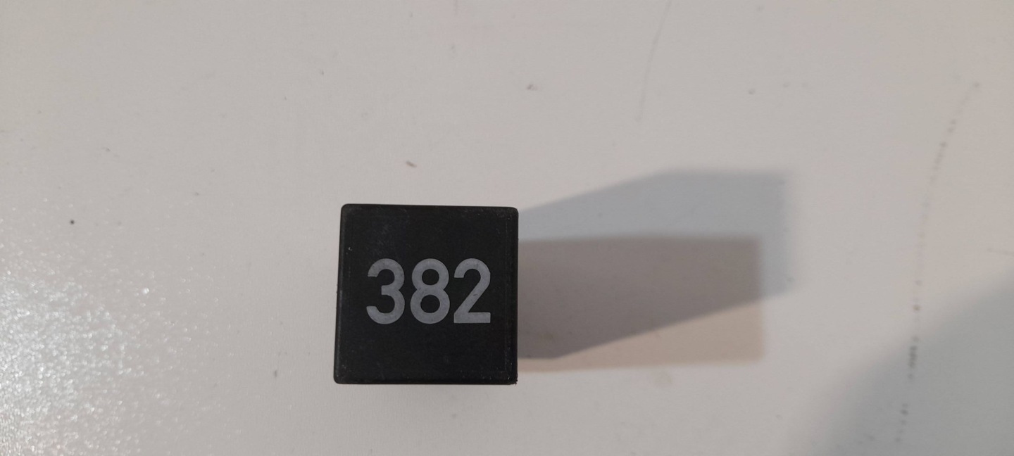 Audi A4 B5 Przekazniki 4D0907131 (P209)