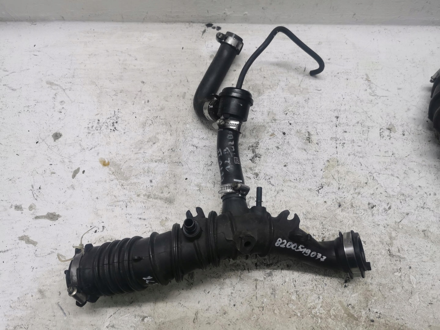 pipe air RENAULT CLIO III 1.2 TCE 8200519077