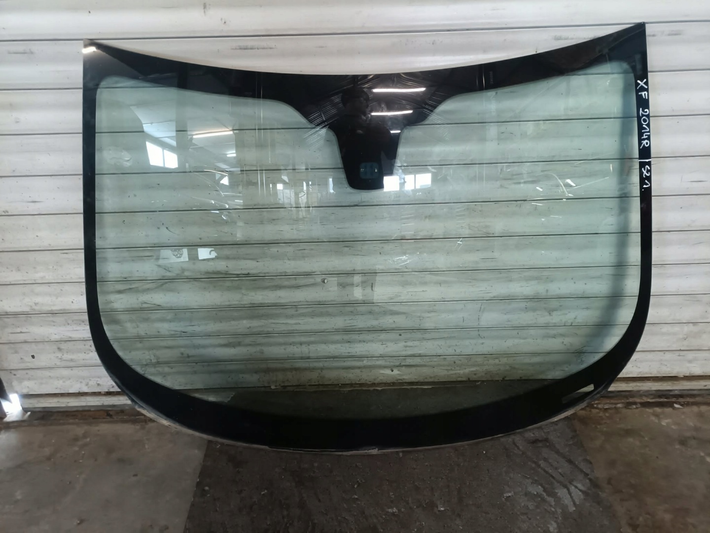 window iron Jaguar XF 2014 front Z with the sensor original