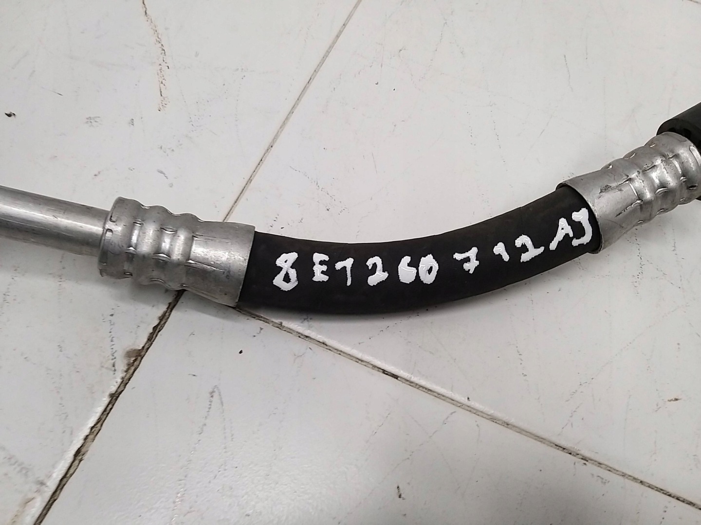 AUDI A4 B6 B7 EXEO 2,0 TDI hadice vedení klimatizaci 8E1260712AJ