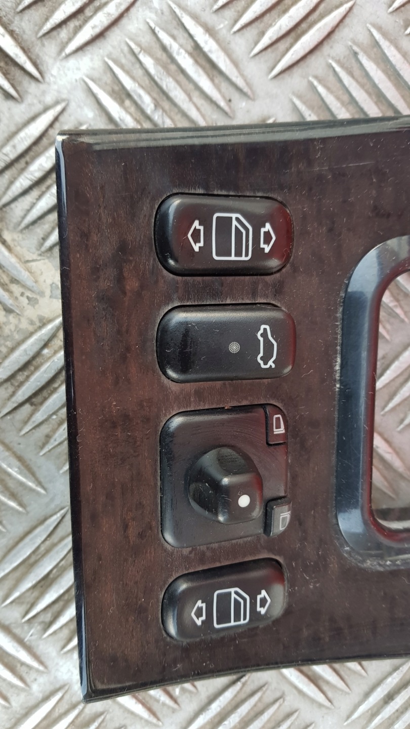 MERCEDES W208 PANEL Bouton 2088205910 Vitre