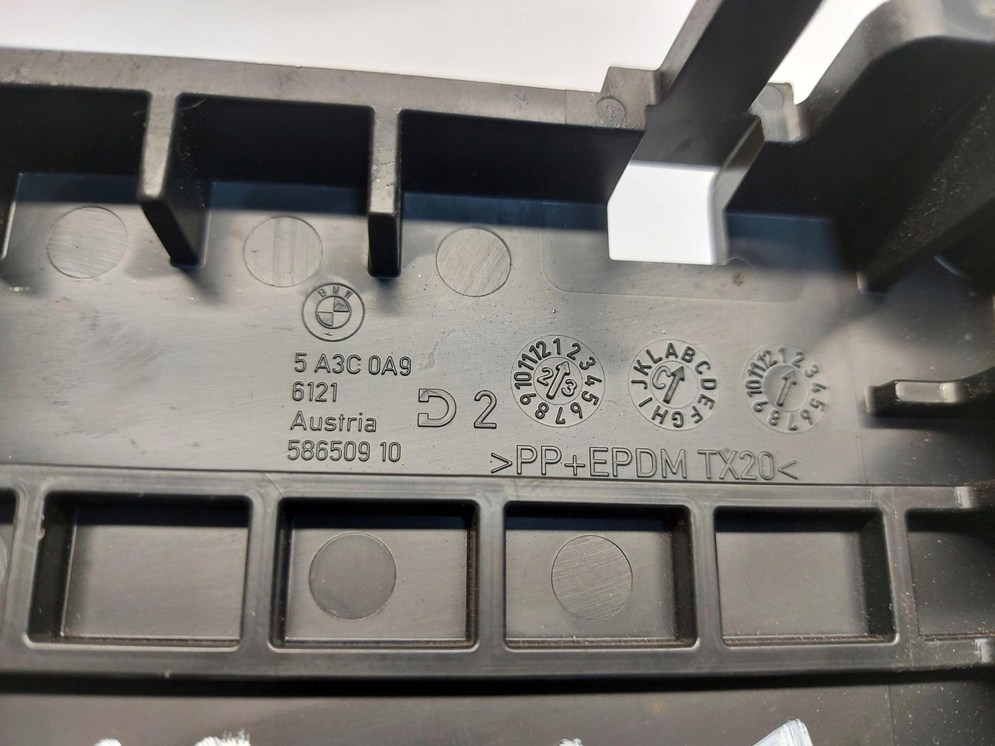 BMW iX1 X1 U11 Blende Abdeckung Gehäuse akumulatora 5A3C0A9