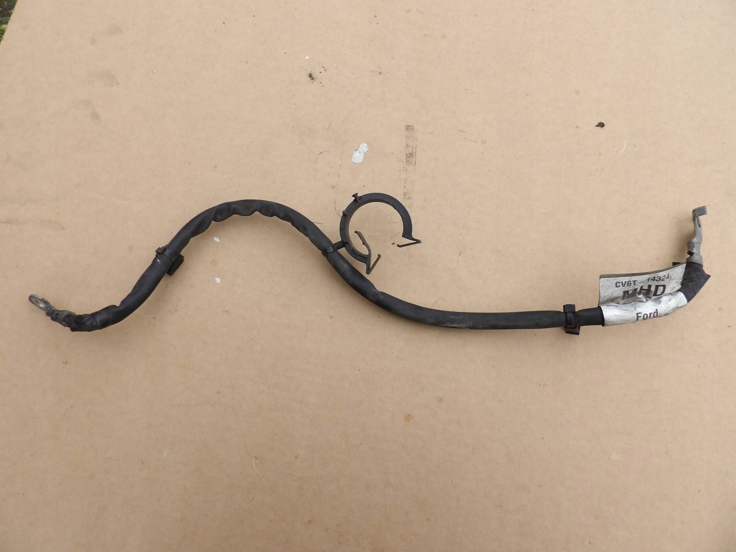 Ford Kuga MK2 1.6 EB 2013 minus / terminal / cable battery