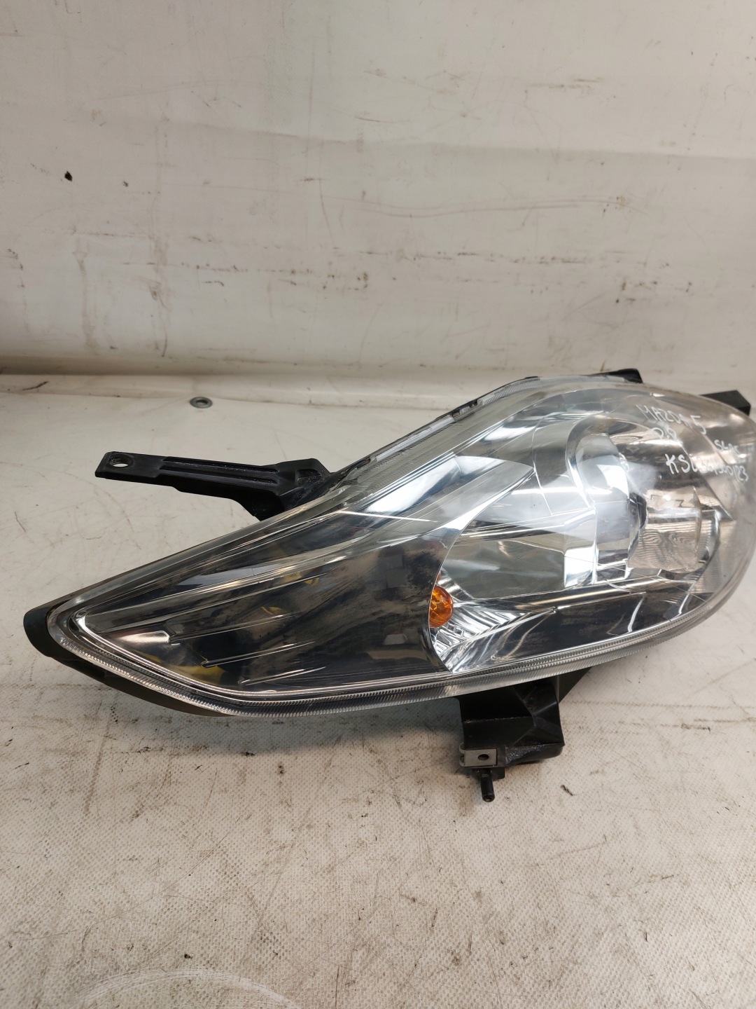 light right front MAZDA 5 and