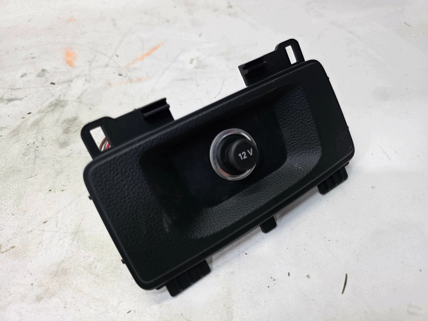 adapter cigarette lighter spoiler tunnel AUDI A4 B9 A5 8W 8W0863324