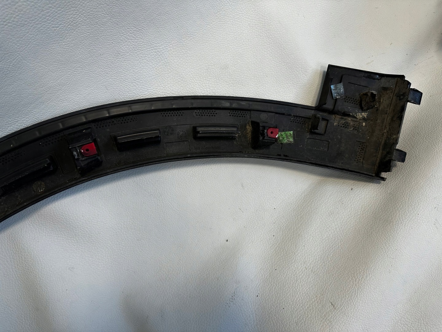 Porsche Cayenne 9Y0 moulding right front