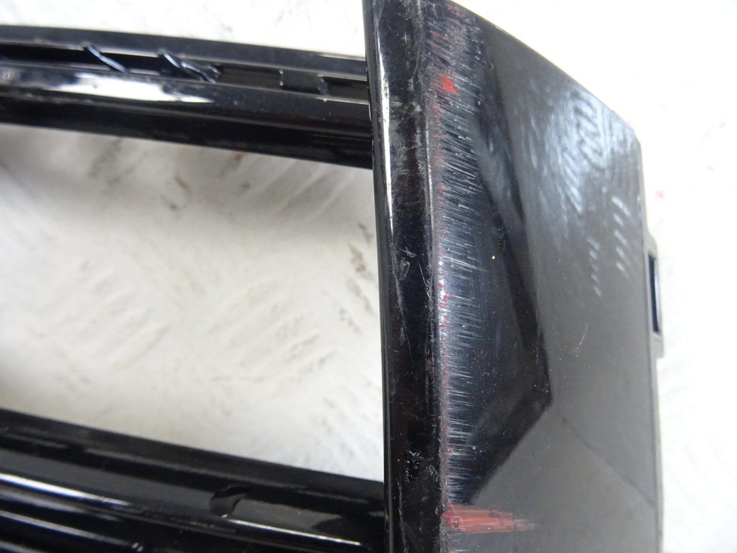 grid of a bumper front front left VW TIGUAN II R-LINE 5NA853665E