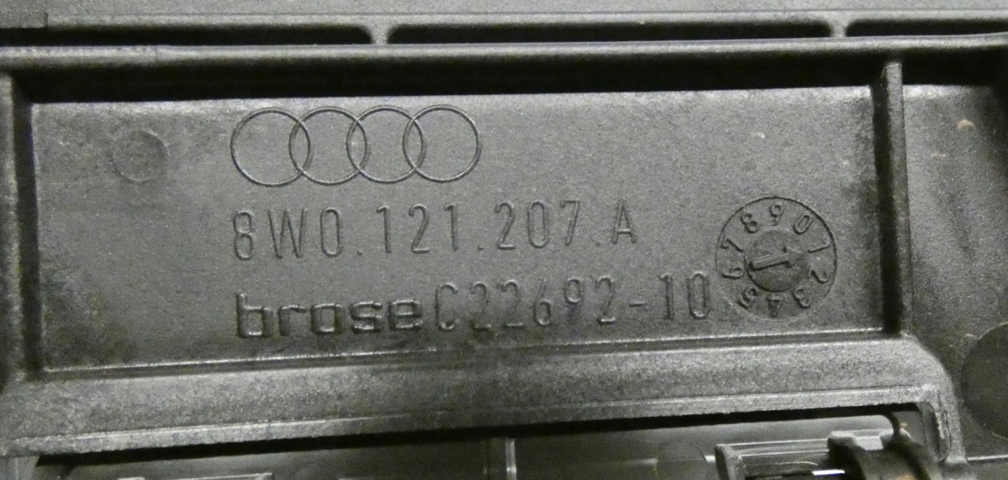 AUDI A4 B9 8W0121207A obal ventylátora chladiče