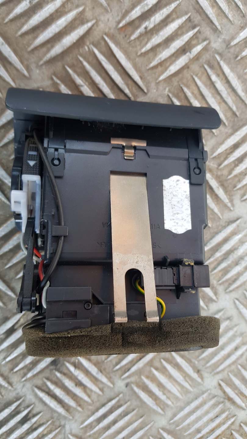 AUDI A8 D2 LIFT grid air conditioning devices left 4D0820901