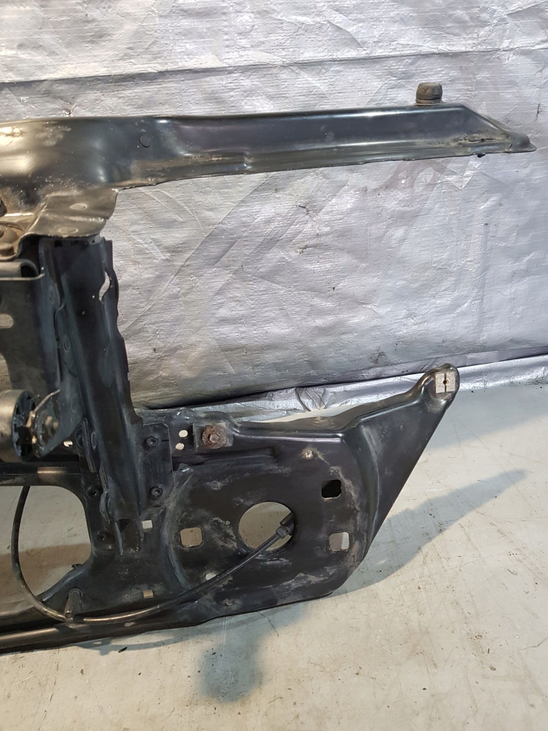 BMW E46 2.0B KOMBI support panel for radiators 8211467