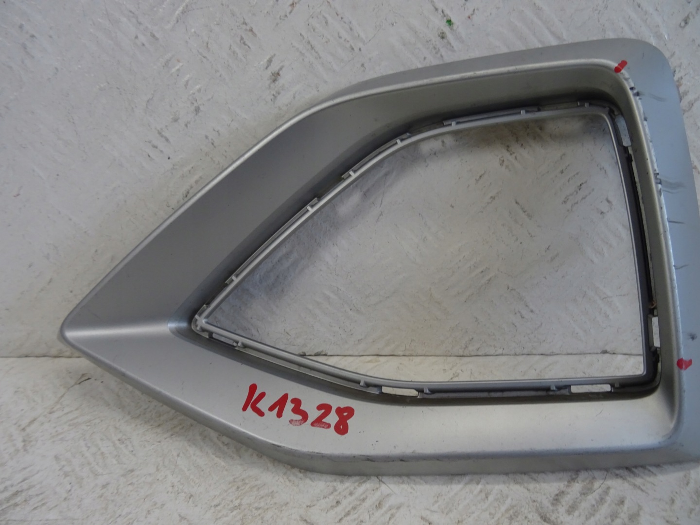 grid of a bumper front front left AUDI Q2 81A LIFT 81A853053C