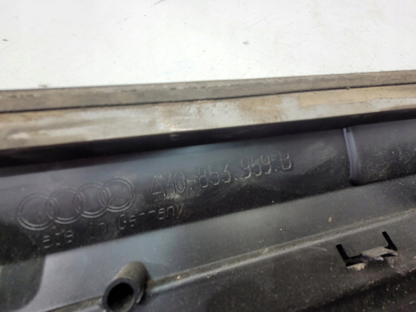 moulding lower door left front AUDI Q7 4M 4M0853959B LZ7S