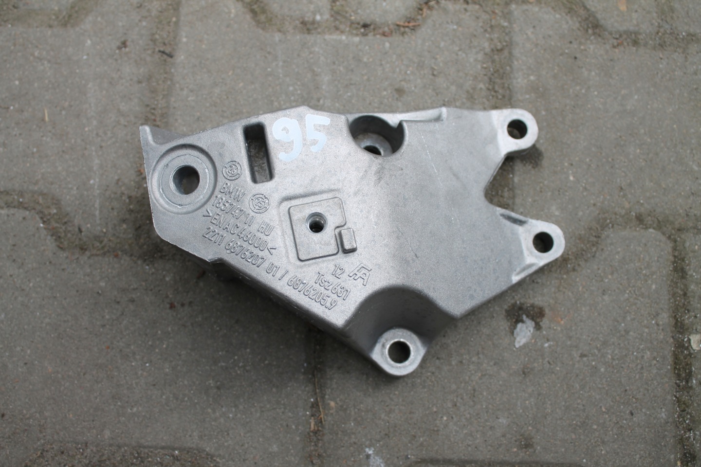 95. Support Support moteur plaque montage fixation BMW 6976207