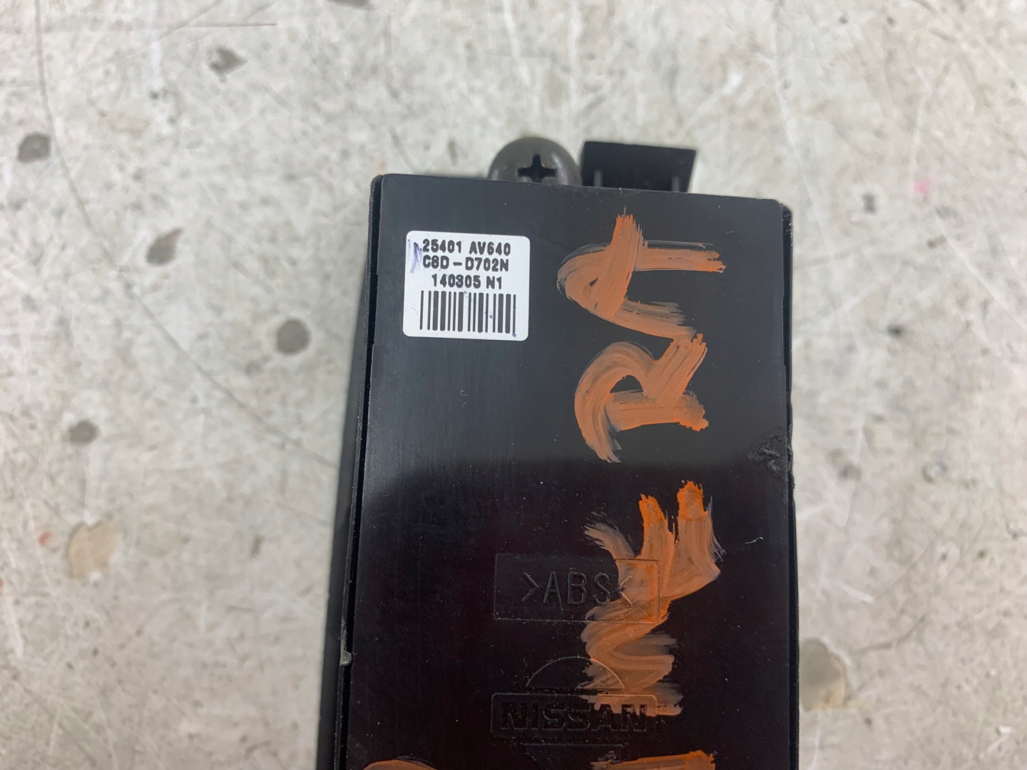 NISSAN PRIMERA P12 PANEL okna levý předek 25401AV640