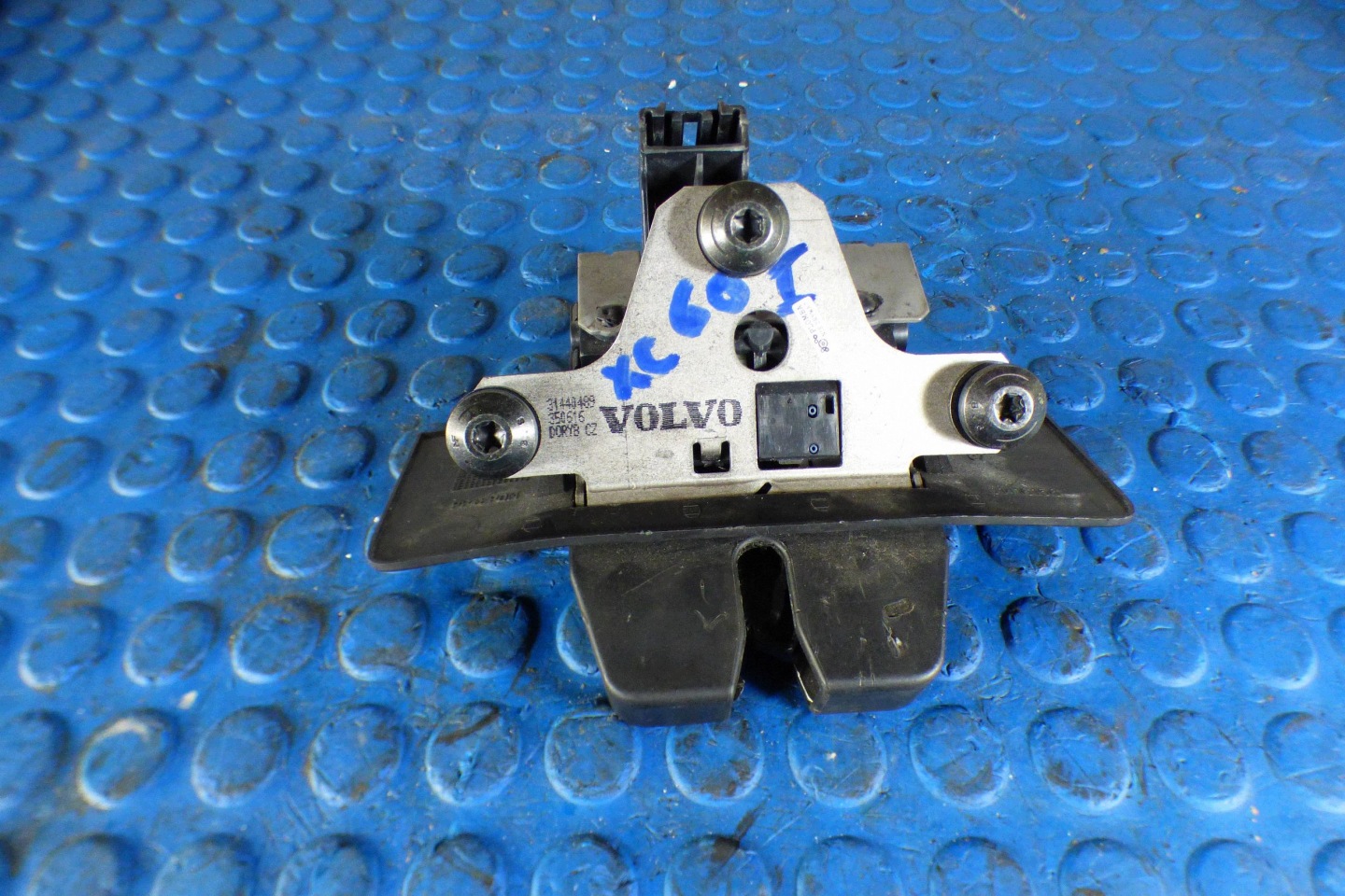 lock bonnet boot 31440489 st.very good condition 5PIN original Volvo XC60 and