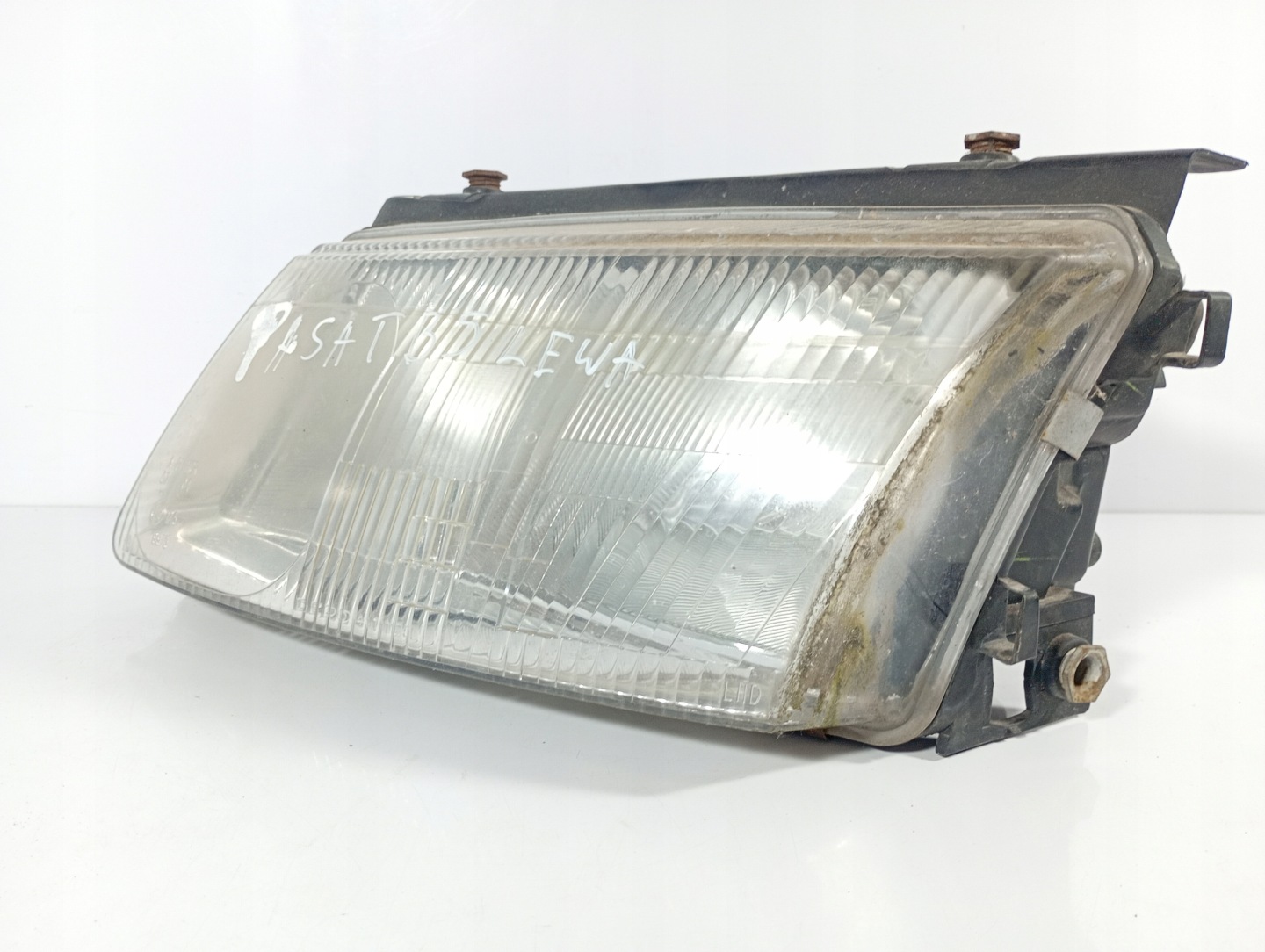 VW PASSAT B5 96-05 REFLEKTOR light left front front OE 081411101C