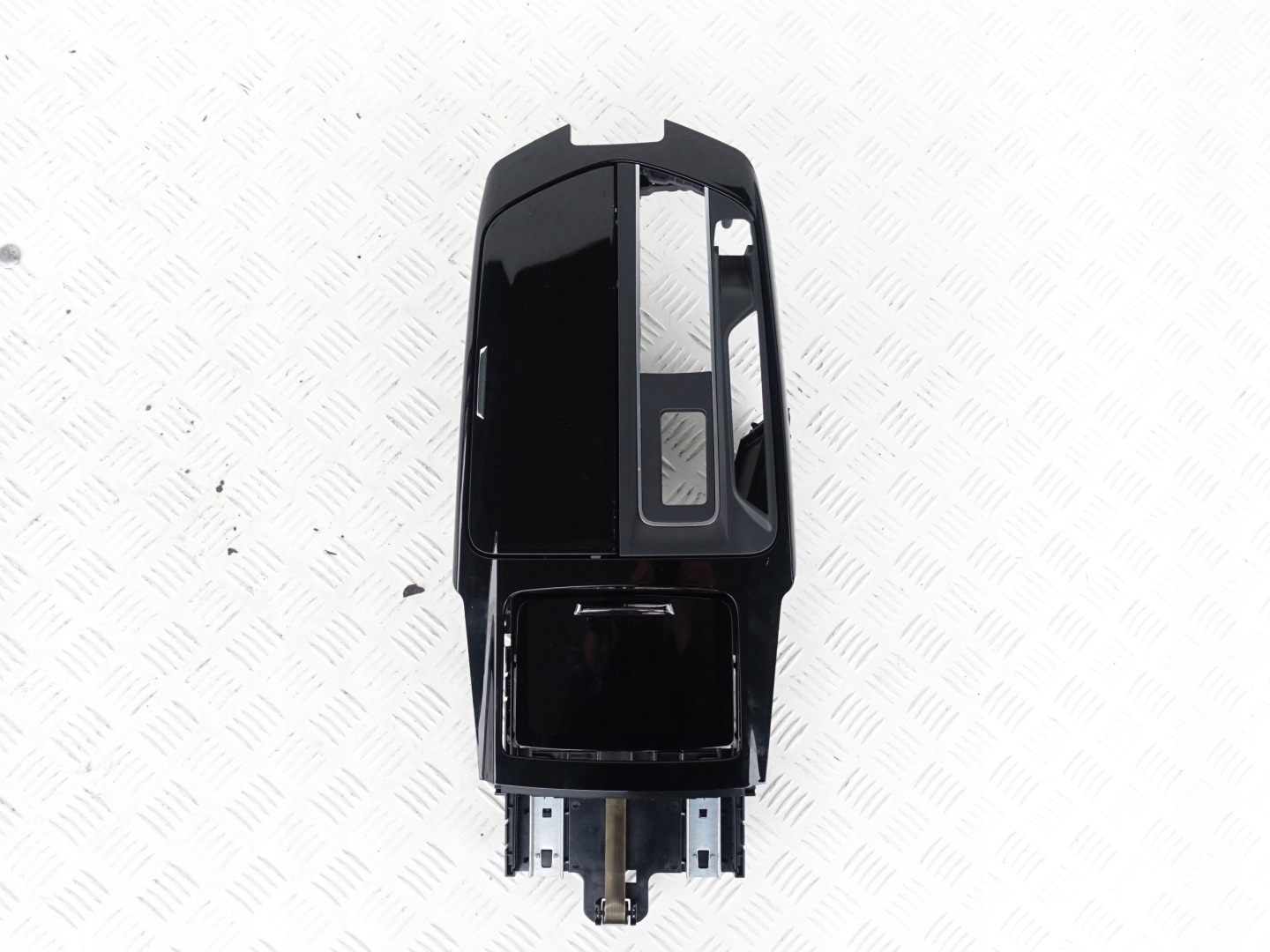 MASERATI LEVANTE TUNEL console central passenger compartment