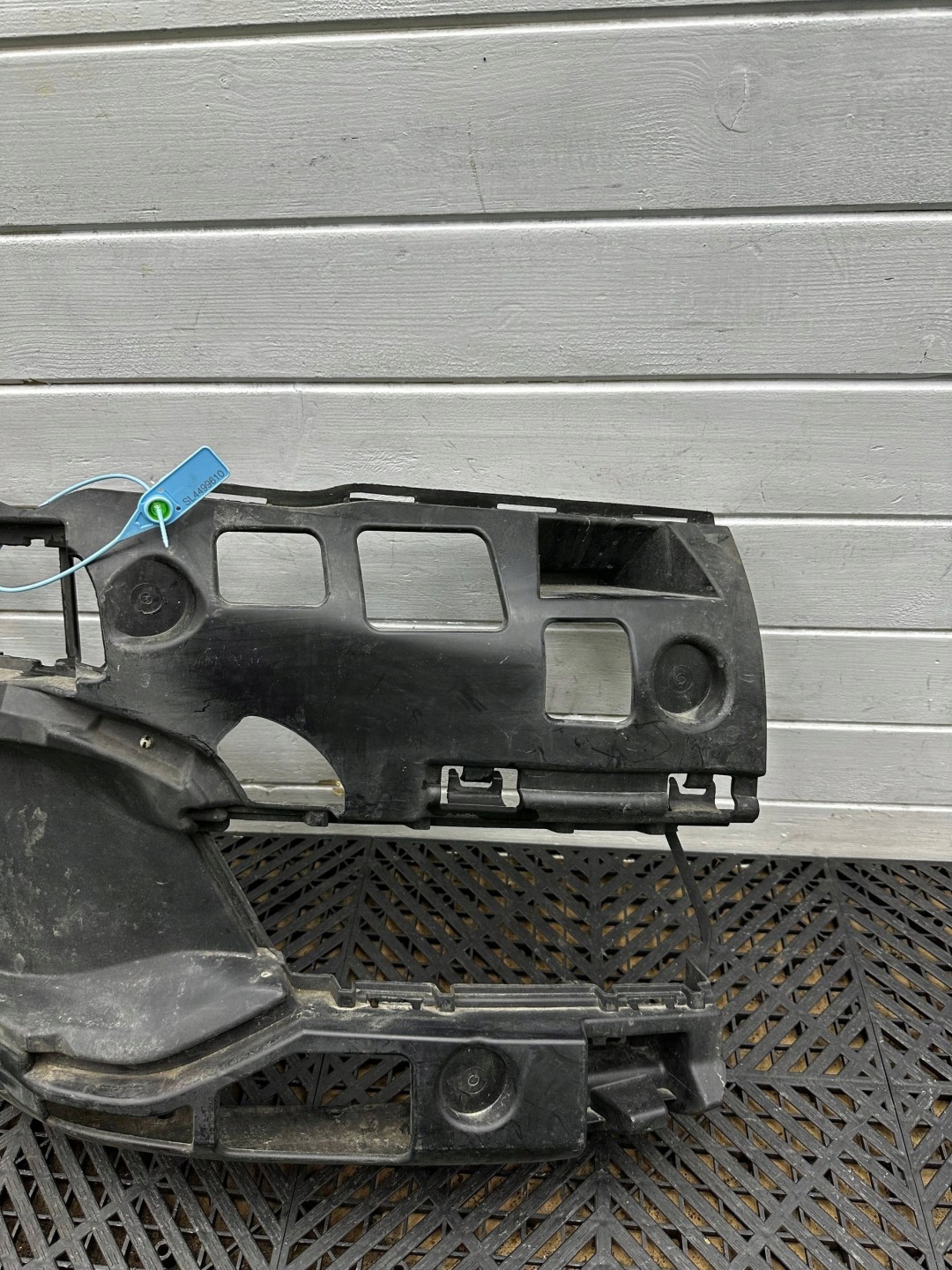 bumper bracket of the front front BMW 5 G30 G31 G38 51119498602