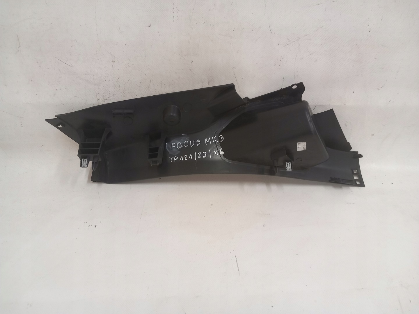 Blende Abdeckung SLUPKA links heck FORD FOCUS MK3 KMIII