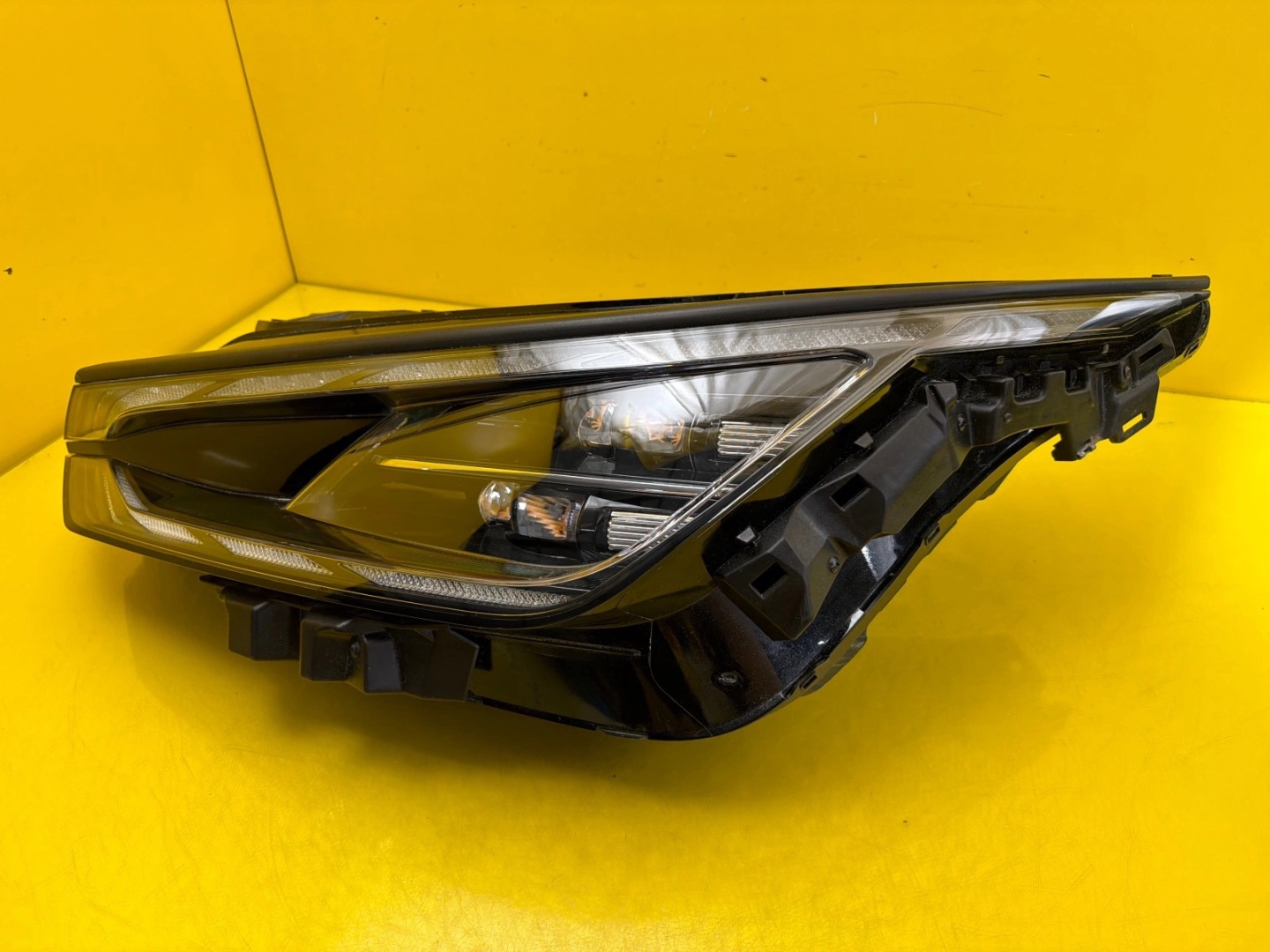 light left front Kia EV6 EV-6 Full Led