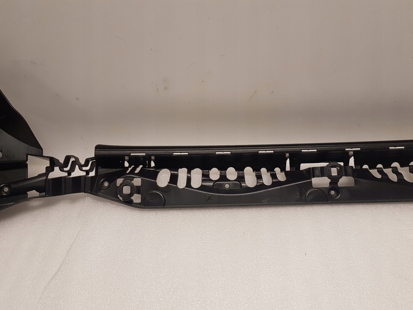 bumper bracket rear part BMW G30 LCI 9498616
