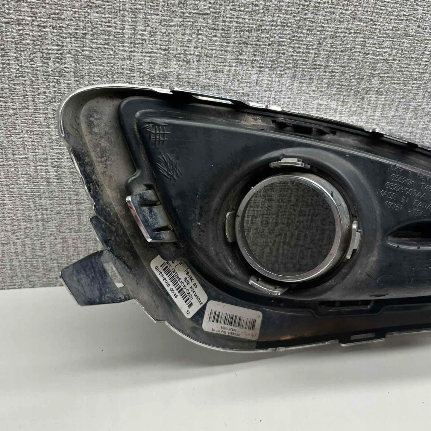 CHRYSLER PACIFICA 2016-2021 maska nárazníku levá 68229007AA