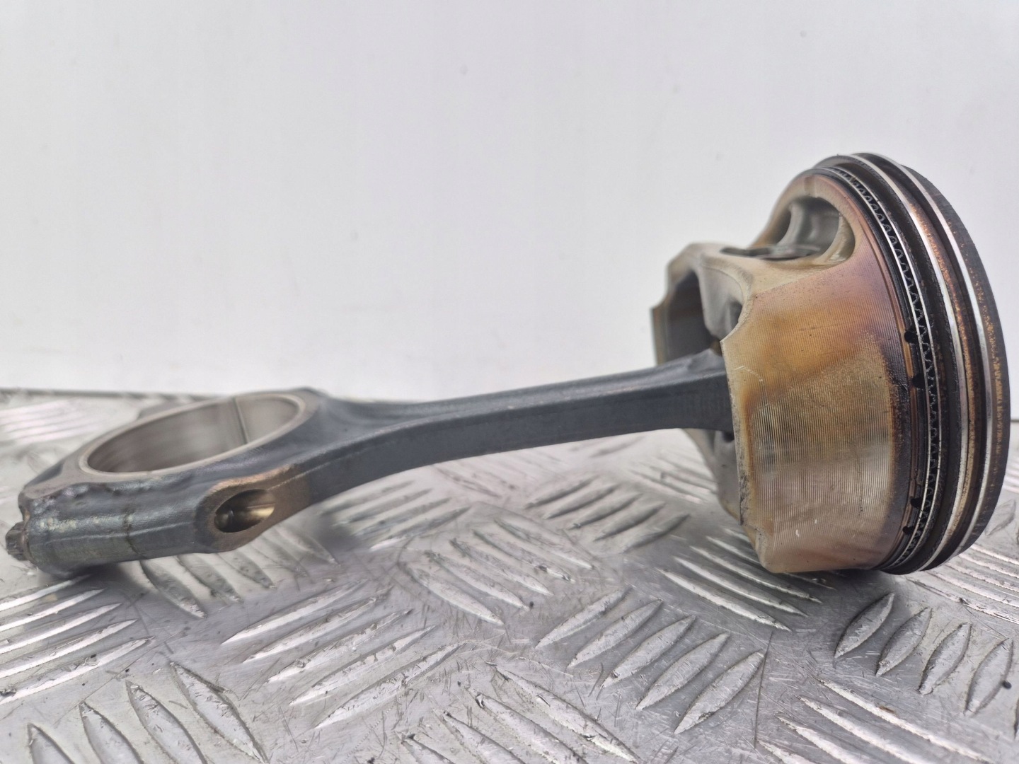 Piston avec bielle Mercedes E500 W212 098106 273.970