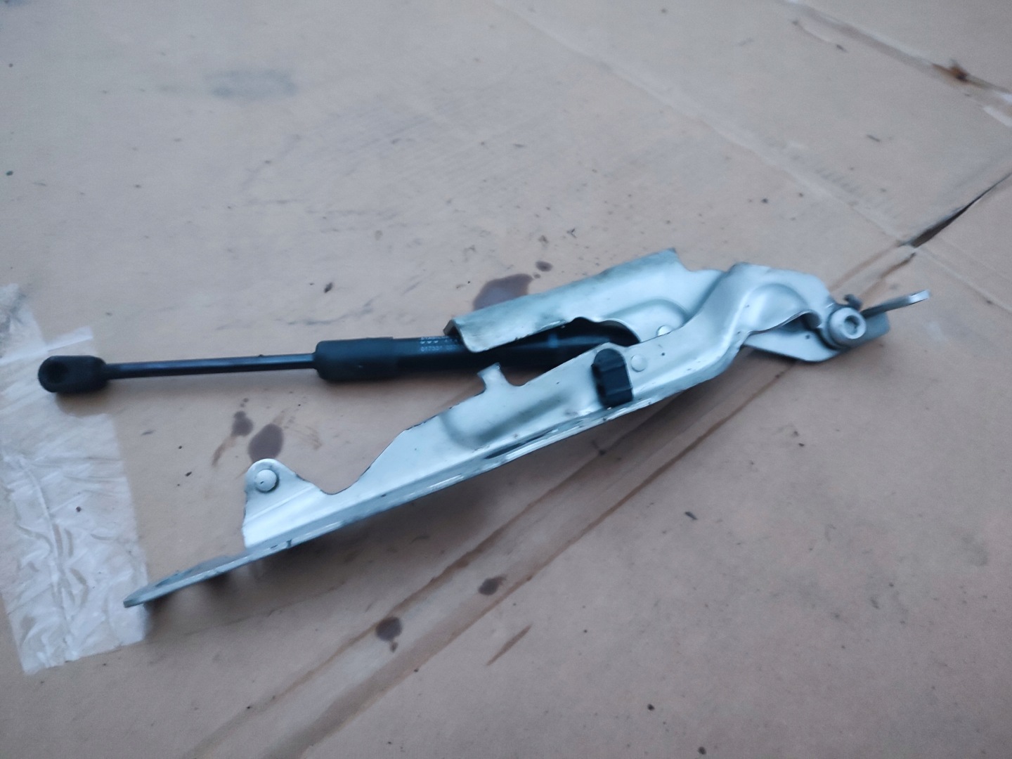 hinge bonnets left VOLVO V60 and S60 II 30799178
