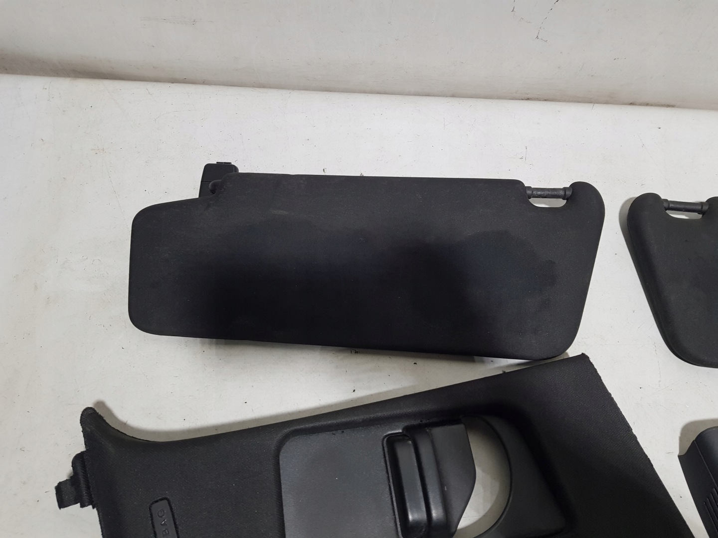 MERCEDES W204 AMG black, inner pillars light plastics